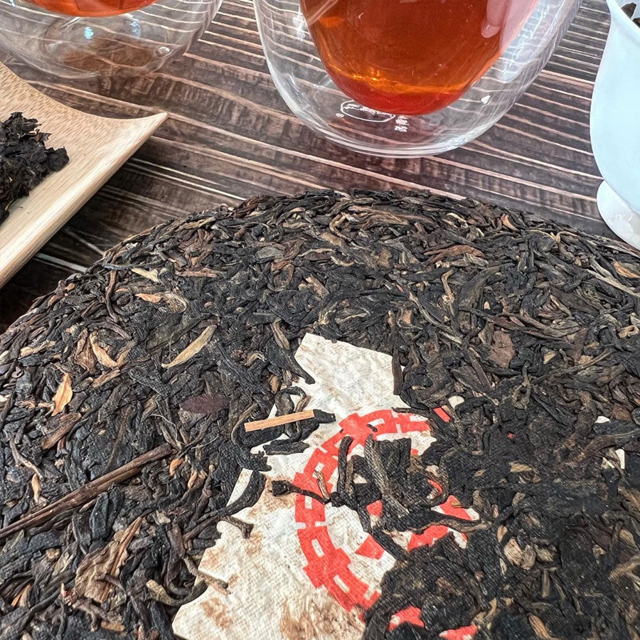 CNNP Thé Pu-erh cru timbre rouge - 357 g - Années 80 - Lemeilleurthedechine