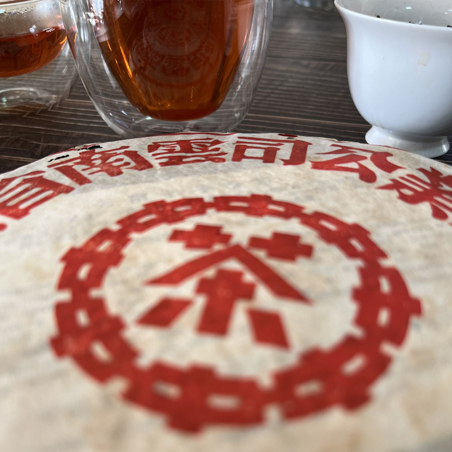 CNNP Thé Pu-erh cru timbre rouge - 357 g - Années 80 - Lemeilleurthedechine