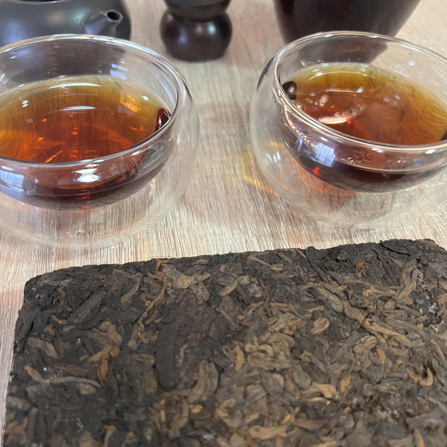 Brique tampon noir Thé Pu‘erh cuit années 90 – Yunnan – 250 grammes – Black stamp 90 - Lemeilleurthedechine