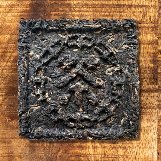 Brique de Thé Pu-erh Cuit 2003 – CNNP Menghai | Vieilli 20+ ans – 100g - Lemeilleurthedechine