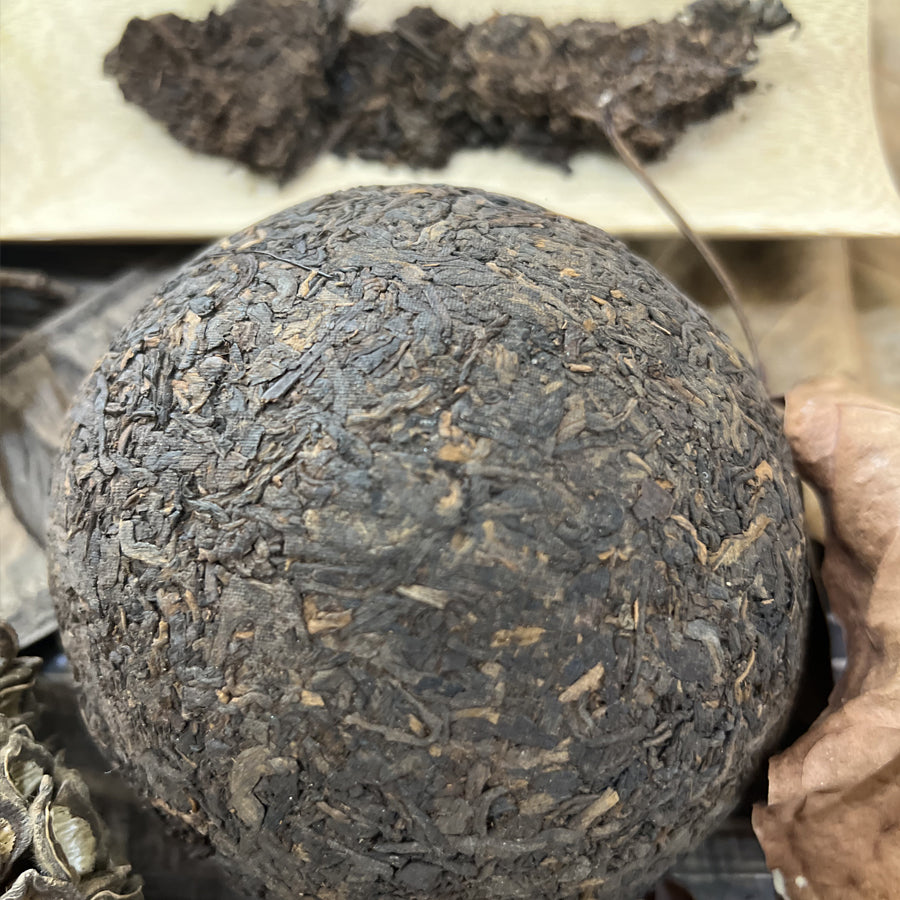 Rare Boule de thé âgée du Yunnan – Thé cuit – 250 grammes – 1989 - Lemeilleurthedechine