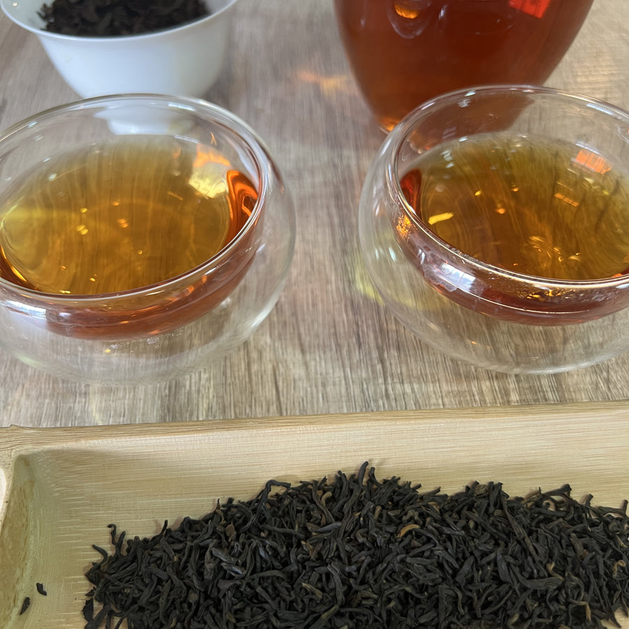 Lapsang Souchong – Thé noir ancien – Fumé au bois de pin – Récolte des années 90 – 100g