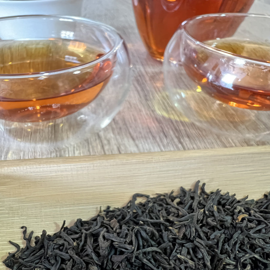 Lapsang Souchong – Thé noir ancien – Fumé au bois de pin – Récolte des années 90 – 100g