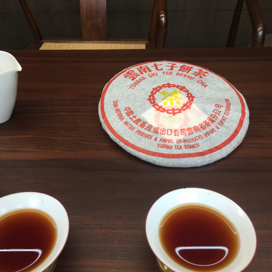 Galette timbre jaune thé Pu'erh Cuit – 357 g – 2006 - Lemeilleurthedechine