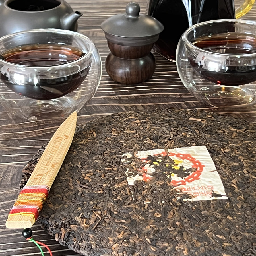 Galette timbre jaune thé Pu'erh Cuit – 357 g – 2006 - Lemeilleurthedechine