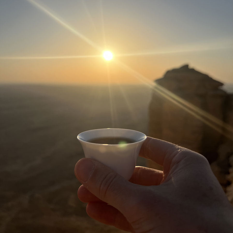 La meilleure façon de se refroidir pendant la canicule n’est elle pas de boire du thé chaud