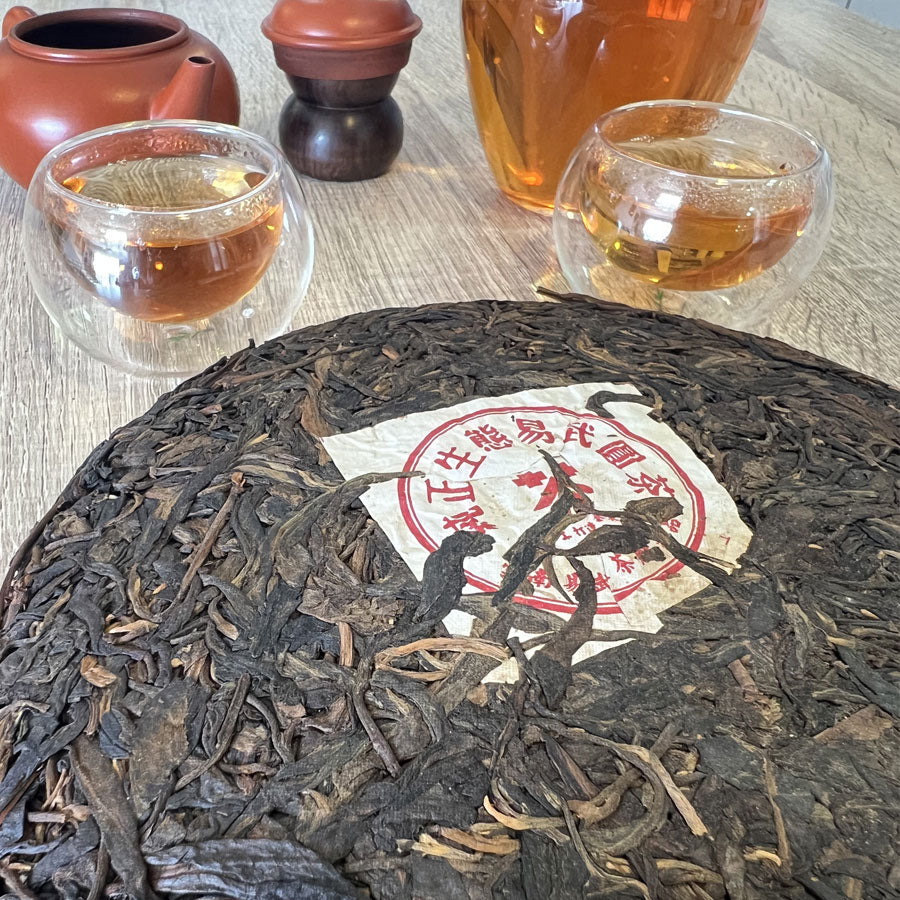 Pure Ecological Yiwu Raw Pu-erh Tea Cake — 2000 · 400 g