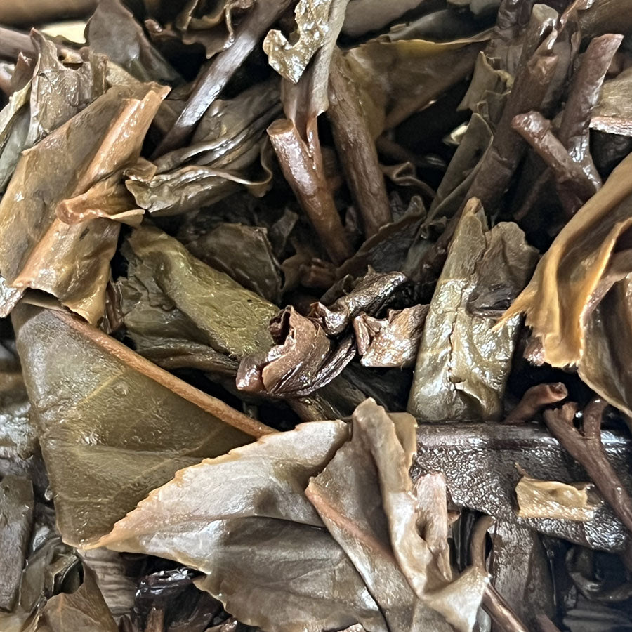 Pure Ecological Yiwu Raw Pu-erh Tea Cake — 2000 · 400 g