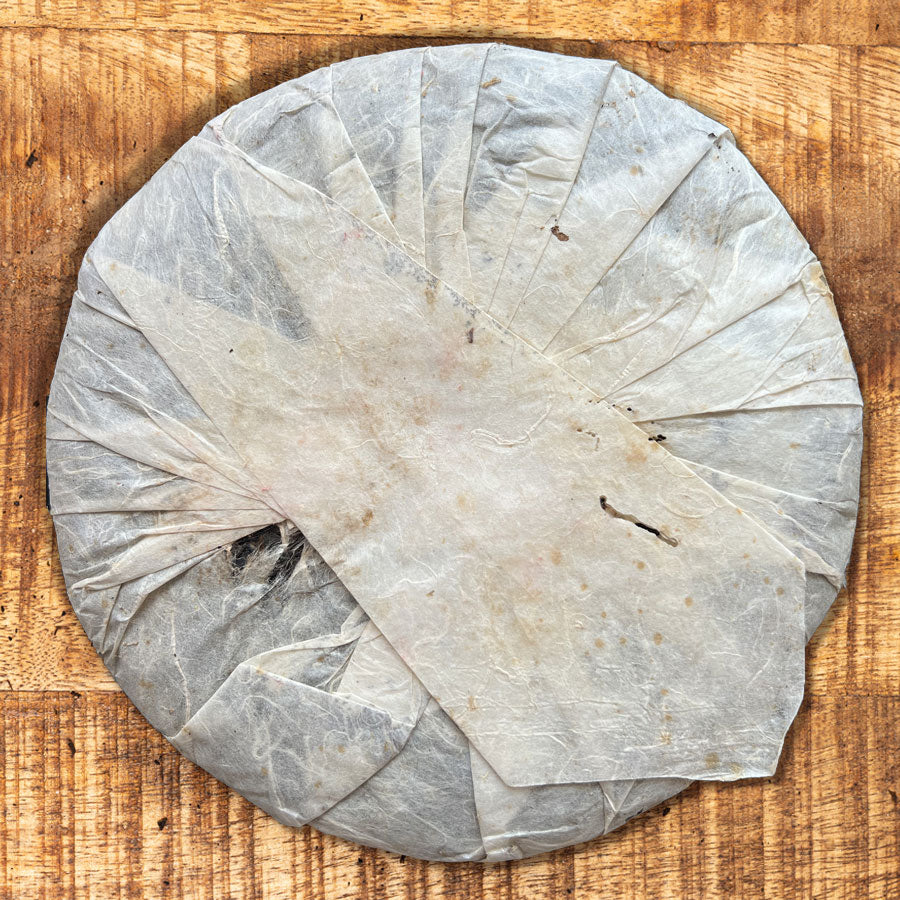 Pure Ecological Yiwu Raw Pu-erh Tea Cake — 2000 · 400 g