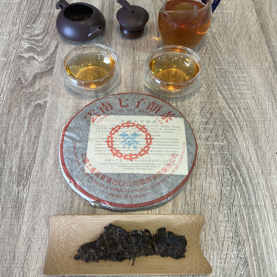 Thé cru Pu-erh timbre Bleu CNNP - Yunnan - 357 g - 2013 - Lemeilleurthedechine