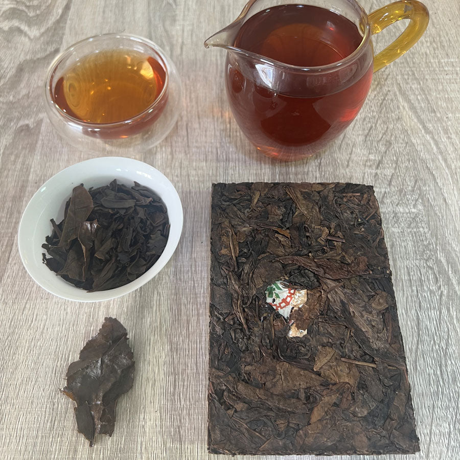 113 – Thé Puer Cru Brique Yiwu grandes feuilles – 250 g – 2005 - Lemeilleurthedechine