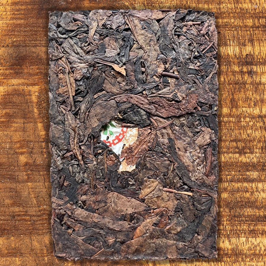 113 – Thé Puer Cru Brique Yiwu grandes feuilles – 250 g – 2005 - Lemeilleurthedechine