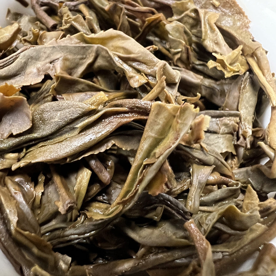 Thé cru Pu-erh timbre Bleu CNNP - Yunnan - 357 g - 2013 - Lemeilleurthedechine