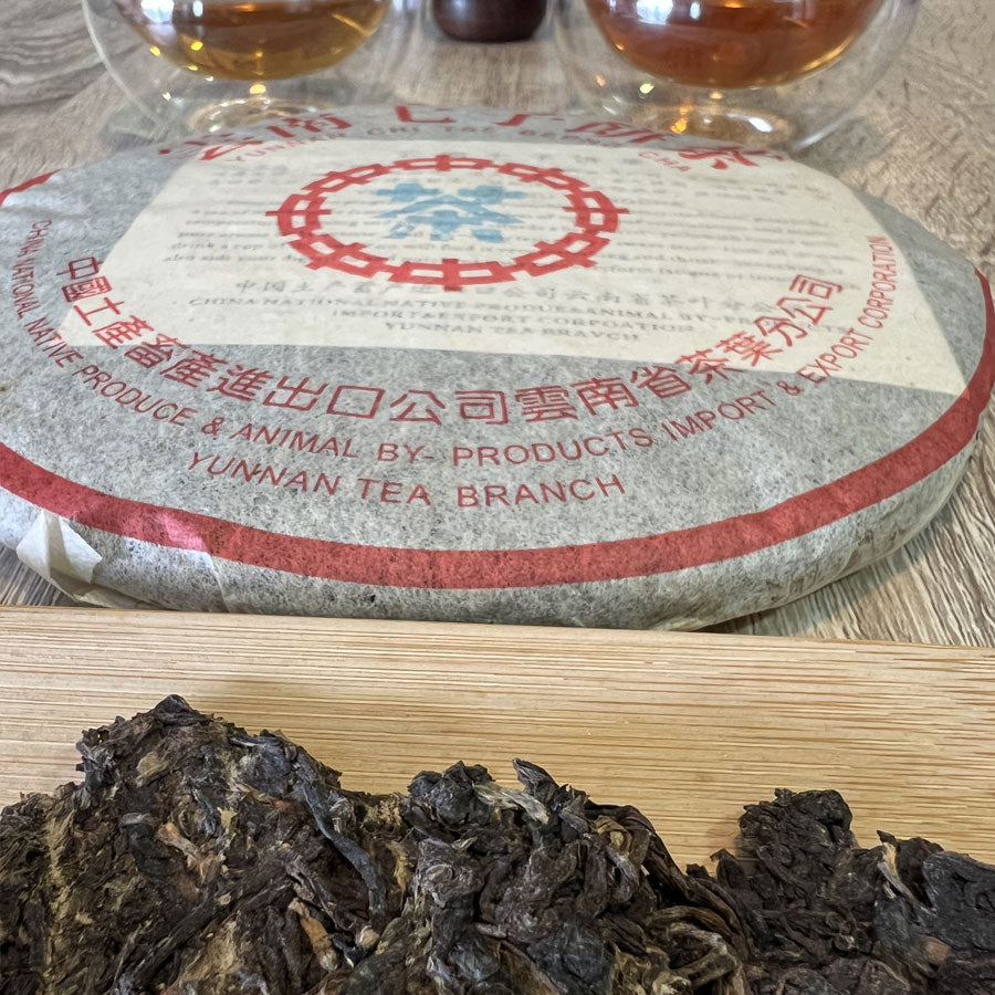 Thé cru Pu-erh timbre Bleu CNNP - Yunnan - 357 g - 2013 - Lemeilleurthedechine