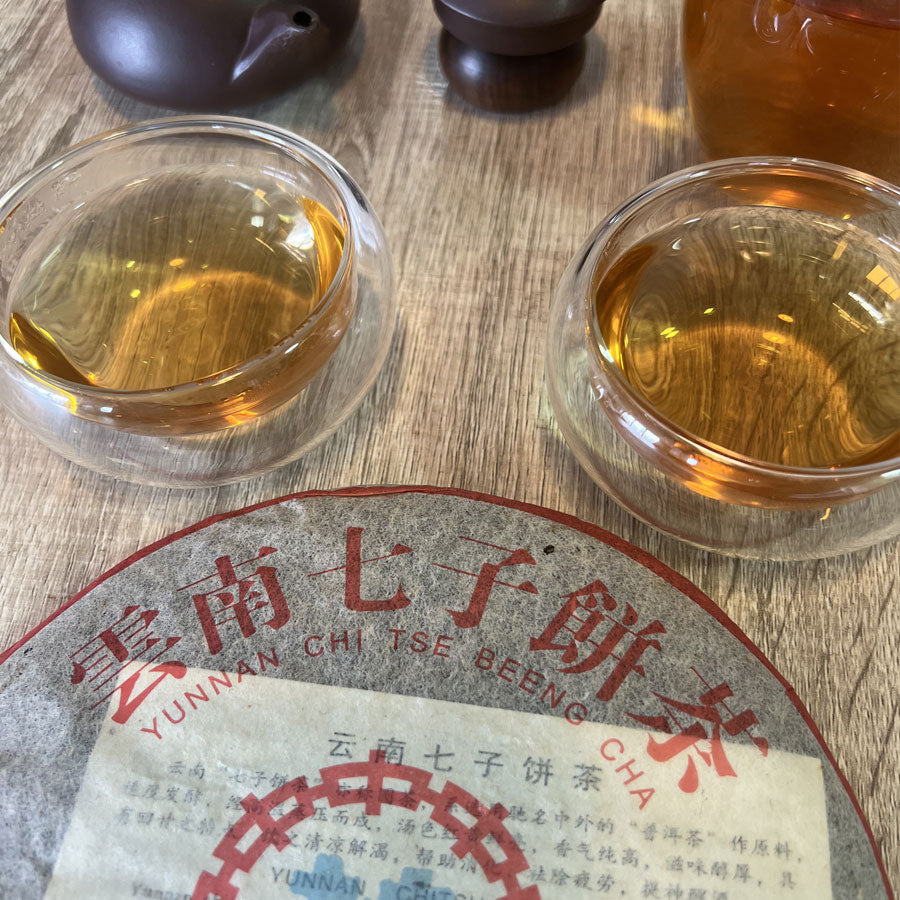 Thé cru Pu-erh timbre Bleu CNNP - Yunnan - 357 g - 2013 - Lemeilleurthedechine